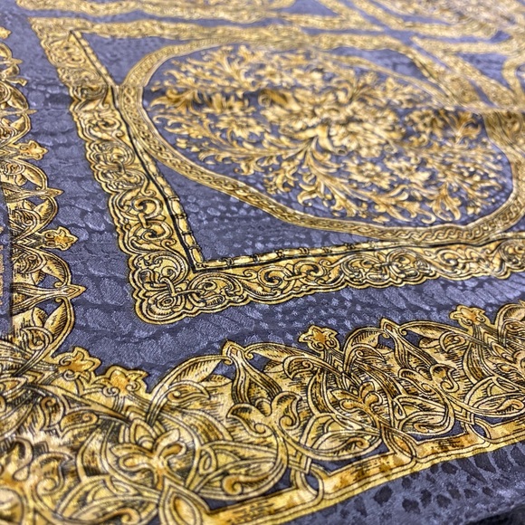 Gorgeous scarf/wrap by Lancel - Picture 4 of 6